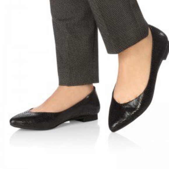 vionic black flats
